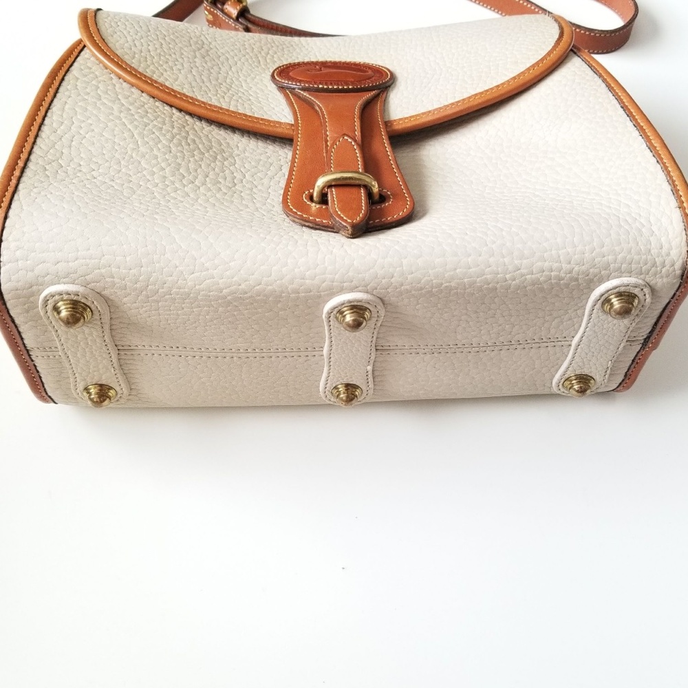 Dooney & Bourkey All Weather Bone Tan Leather Medium Essex Cross Shoulder Bag - Picture 11 of 16